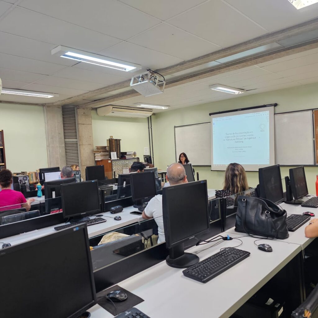 ESTUDOS ÔNTICOS DA INFORMAÇÃO, TEXTO DE INGETRAUT DAHLBERG, DISCIPLINA CONCENTRADA MINISTRADA PELA PROFA. MARIA LUIZA DE ALMEIDA CAMPOS NO DO PPG-GOC/ECI-UFMG